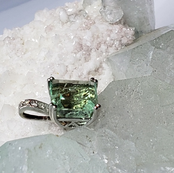 Gift jeanie Emerald Diamond 14K White Gold Pendant - Picture 3 of 7
